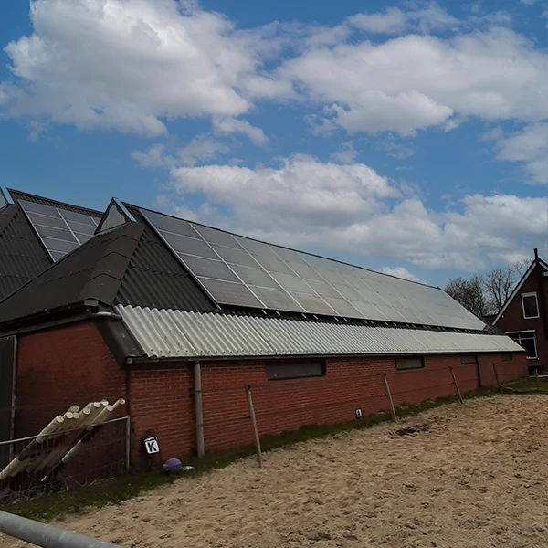 zonnepanelen groot dak schoonmaken