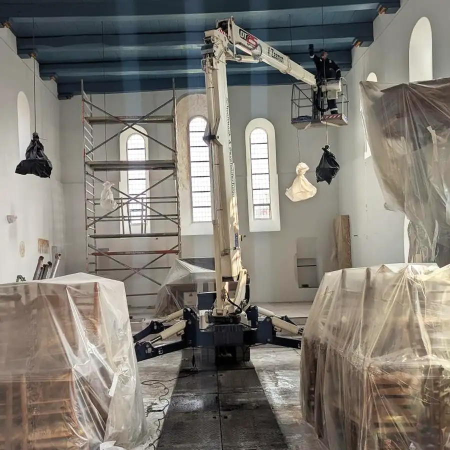 Schoonmaken plafond kerk Wirdum Schoonmaken plafond kerk Wirdum